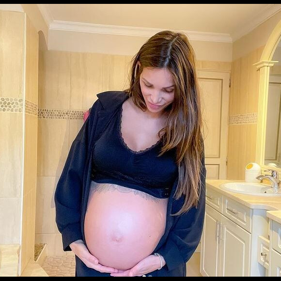Julia Paredes enceinte de son deuxième enfant