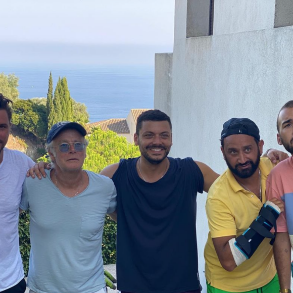 Kev Adams, ici photographié avec Stanislas Wavrinka, Franck Dubosc, Cyril Hanouna et Olivio (du groupe Big Flo & Oli). Août 2020.