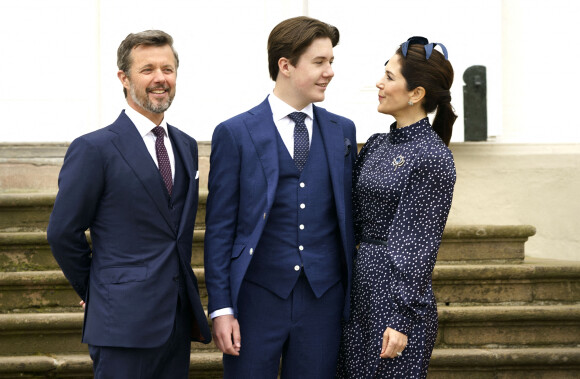 Le prince Frederik et son épouse la princesse Mary assistent à la confirmation de leur fils aîné, le prince Christian, à l'église du château de Fredensborg. Le 15 mai 2021.