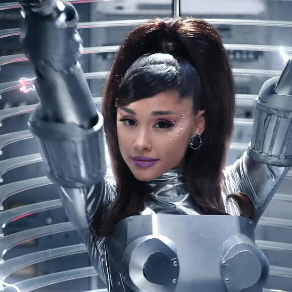 Ariana Grande dévoile une nouvelle vidéo "34+35".