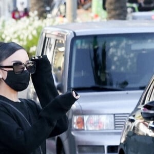 Ariana Grande est allée faire du shopping à Beverly Hills, Los Angeles, le 14 novembre 2020.
