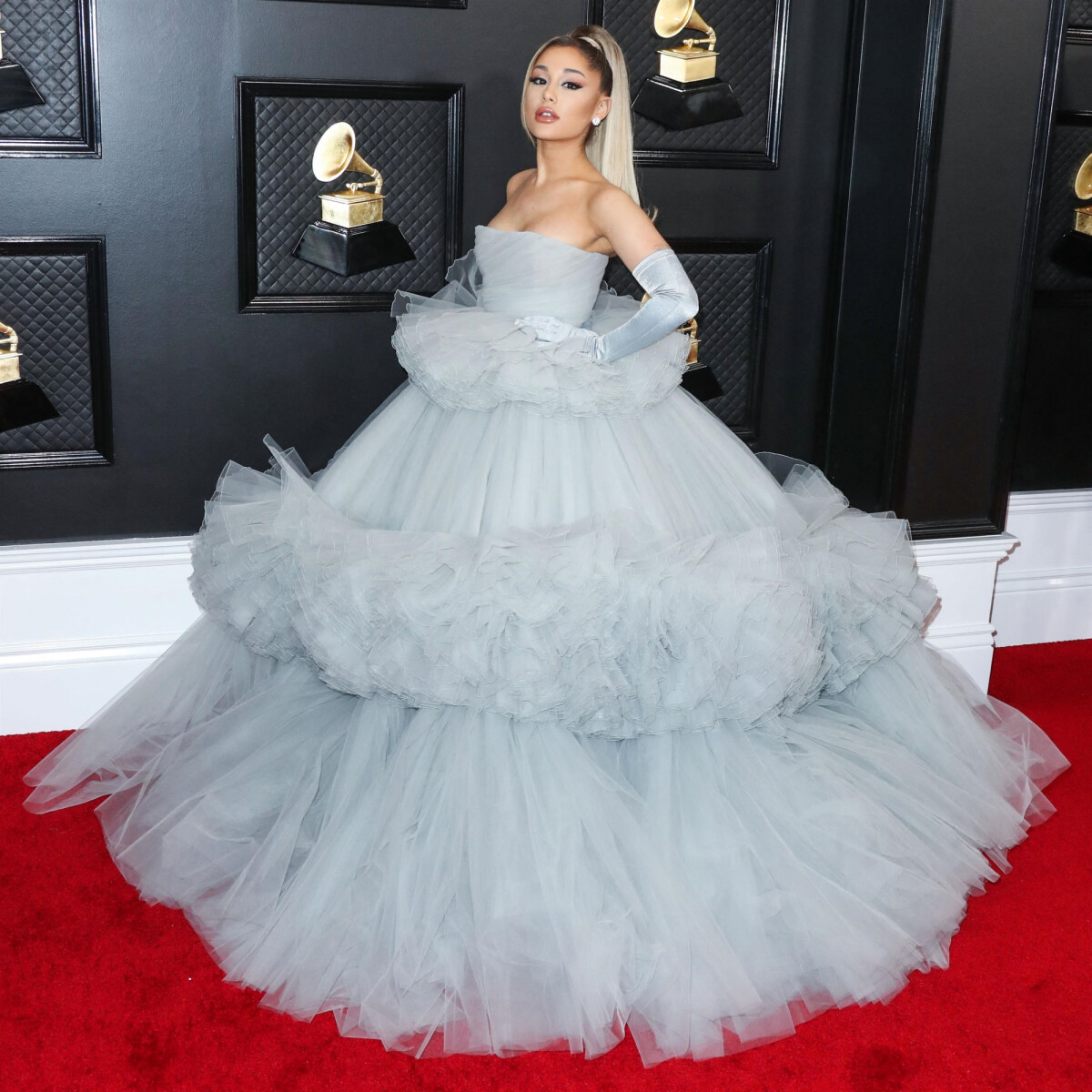 Ariana grande robe de soirée sale