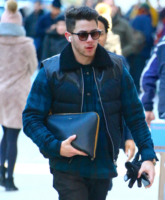 Nick Jonas dans la rue à New York le 3 décembre 2019.