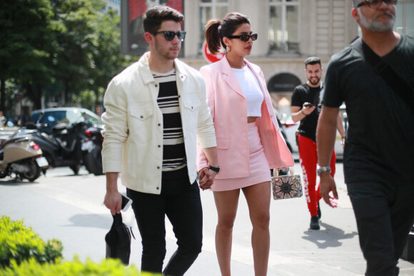 Nick Jonas et sa femme Priyanka Chopra sortent du restaurant L'Avenue et font du shopping chez T.T.Trunks avant de rentrer à leur hôtel, Paris, le 25 juin 2019.