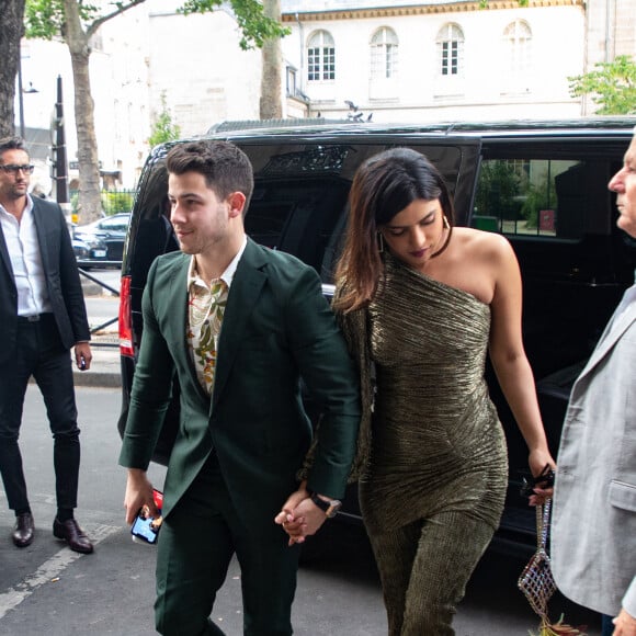 Joe Jonas et sa femme Sophie Turner, Nick Jonas et sa femme Priyanka Chopra, arrivent au restaurant Ralph Lauren, à Paris le 24 juin 2019.