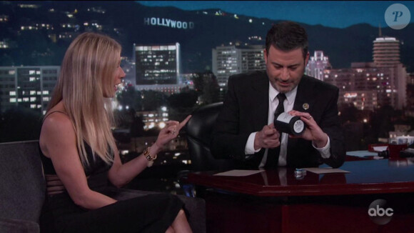 Gwyneth Paltrow annoce le retour de sa "bougie vaginale" sur Goop (après qu'Elton John en aurait acheté 100) lors de sa visite au Jimmy Kimmel Live!