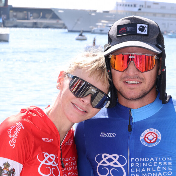 La princesse Charlene de Monaco et son frère Gareth Wittstock à l'arrivée de la course "The Crossing : Calvi-Monaco Water Bike Challenge". Le 13 septembre 2020. © Jean-Charles Vinaj/Pool Monaco/Bestimage