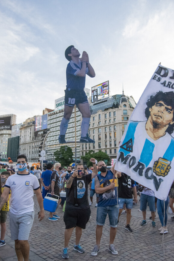 Des supporters argentins réclament "justice pour Maradona" lors d'une manifestation à Buenos Aires le 10 mars 2021. © Fernando Oduber / Panoramic / Bestimage