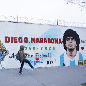 Une fresque en hommage à Diego Maradona a été réalisée rue Ordener à Paris par le street artiste C.tra, le 11 janvier 2021. © Christophe Aubert via Bestimage