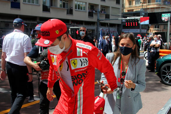 Charles Leclerc et sa compagne Charlotte Siné - People au Grand Prix de Monaco le 23 mai 2021. © Thibaut Parat / Nice Matin / Bestimage 