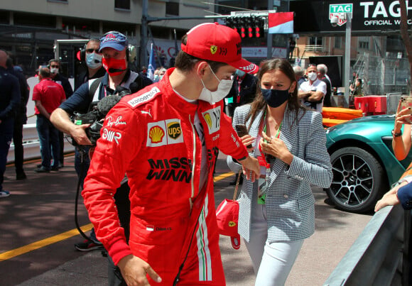 Charles Leclerc et sa fiancée Charlotte Siné - People au Grand Prix de Monaco le 23 mai 2021. © Thibaut Parat / Nice Matin / Bestimage 