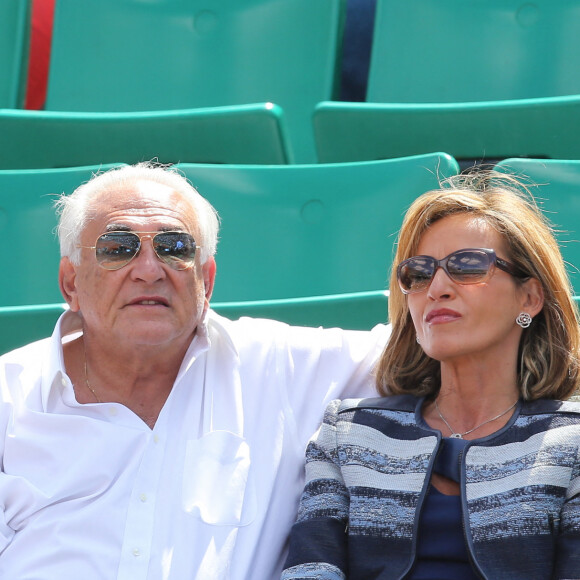 Dominique Strauss Kahn et Myriam L'Aouffir dans les tribunes des Internationaux de France de tennis de Roland Garros le 30 mai 2015. 
