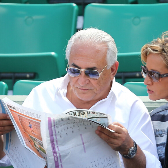 Dominique Strauss Kahn et Myriam L'Aouffir dans les tribunes des Internationaux de France de tennis de Roland Garros le 30 mai 2015. 