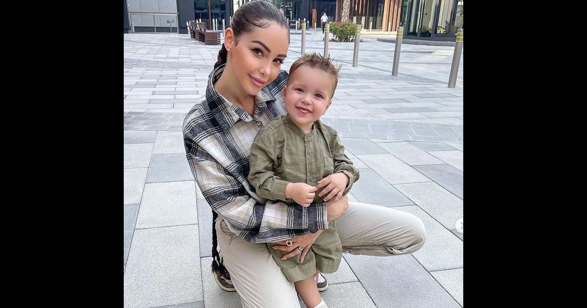 Nabilla Benattia avec son fils Milann, le 25 avril 2021 ...