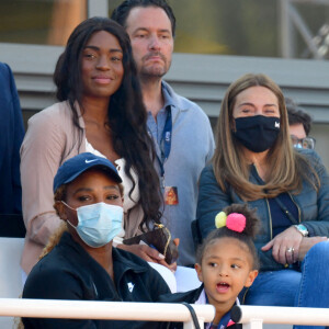 Serena Williams et sa fille Olympia (3 ans) assistent au premier match de l'Ultimate Tennis Showdown 4 au technopole Sophia Antipolis. Biot, le 24 mai 2021. © Bruno Bébert/Bestimage