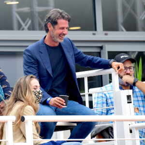 Serena Williams et son coach Patrick Mouratoglou assistent au premier match de l'Ultimate Tennis Showdown 4 au technopole Sophia Antipolis. Biot, le 24 mai 2021. © Bruno Bébert/Bestimage