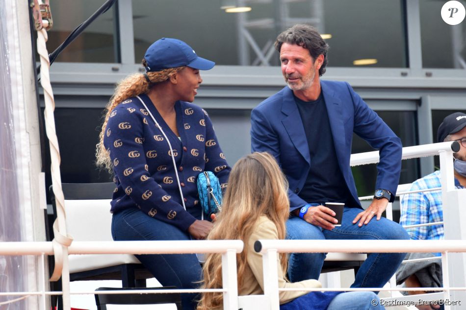 Serena Williams et son coach Patrick Mouratoglou assistent au premier match de l'Ultimate Tennis Showdown 4 au technopole Sophia Antipolis. Biot, le 24 mai 2021. © Bruno Bébert/Bestimage