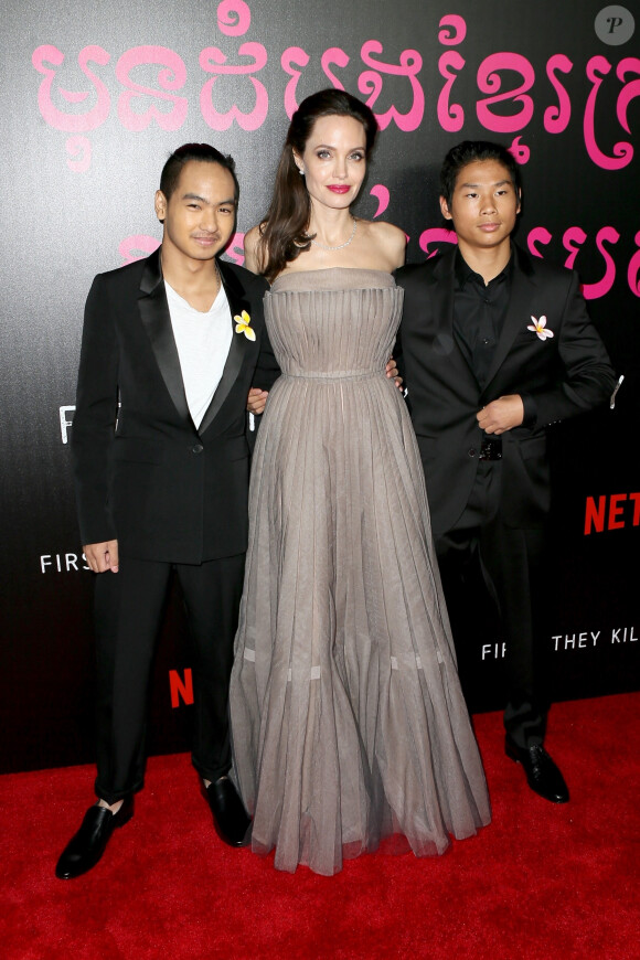 Angelina Jolie et ses fils Maddox et Pax Thien Jolie-Pitt - Première de "D'abord, ils ont tué mon père" à New York, le 14 septembre 2017.
