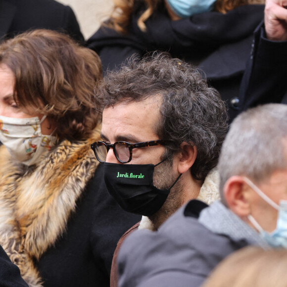 Exclusif - Cendrine Dominguez et son compagnon Cyrille Eldin - Sorties des obsèques de Hubert Auriol au Temple de l'Oratoire du Louvre à Paris. Le 18 janvier 2021