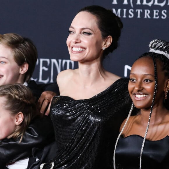 Pax Thien Jolie-Pitt, Shiloh Nouvel Jolie-Pitt, Vivienne Marcheline Jolie-Pitt, Angelina Jolie, Zahara Marley Jolie-Pitt et Knox Léon Jolie-Pitt - Première de "Maleficent: Mistress of Evil" au théâtre El Capitan. Los Angeles, le 30 septembre 2019.