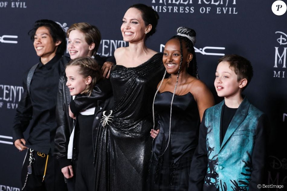 Pax Thien Jolie-Pitt, Shiloh Nouvel Jolie-Pitt, Vivienne Marcheline Jolie-Pitt, Angelina Jolie, Zahara Marley Jolie-Pitt et Knox Léon Jolie-Pitt - Première de "Maleficent: Mistress of Evil" au théâtre El Capitan. Los Angeles, le 30 septembre 2019.