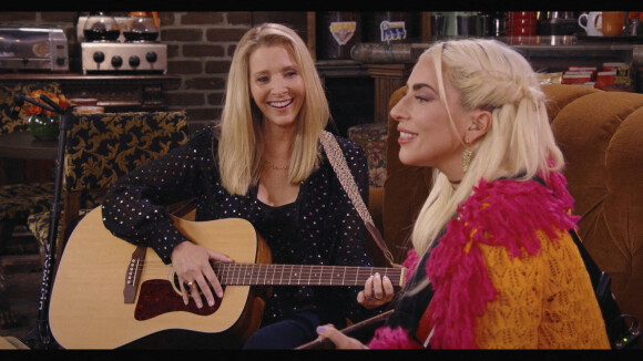 Lady Gaga rejoint Lisa Kudrow pour chanter "Smelly Cat" dans l'épisode spécial "Friends: The Reunion", diffusé le 27 mai 2021 sur HBO aux Etats-Unis, sur Salto puis TF1 en France.