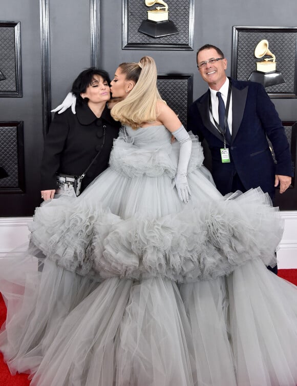 Ariana Grande et ses parents Joan Grande et Edward Butera - 62e soirée annuelle des Grammy Awards à Los Angeles, le 26 janvier 2020.