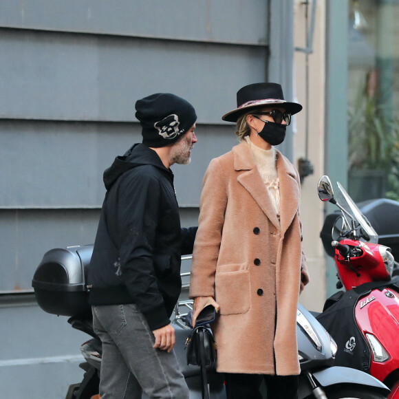 Exclusif - Laeticia Hallyday et son compagnon Jalil Lespert ont été déjeuner chez l'avocat fiscaliste Pierre Pradier pour terminer les modalités de l'accord de la succession de Johnny Hallyday à Paris le 9 janvier 2021.