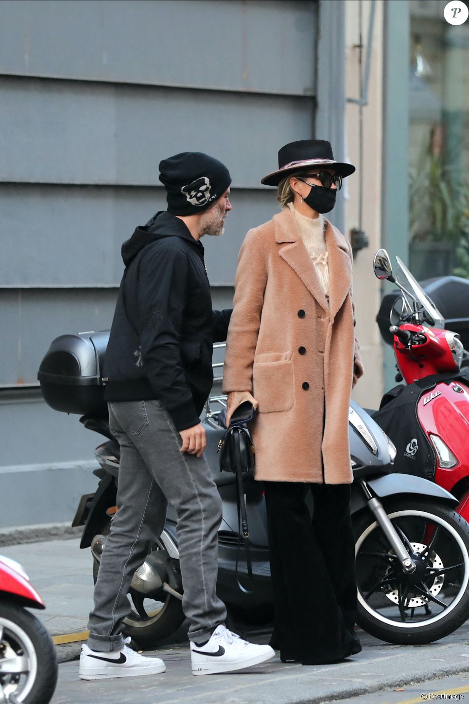 Exclusif - Laeticia Hallyday et son compagnon Jalil Lespert ont été déjeuner chez l'avocat fiscaliste Pierre Pradier pour terminer les modalités de l'accord de la succession de Johnny Hallyday à Paris le 9 janvier 2021.