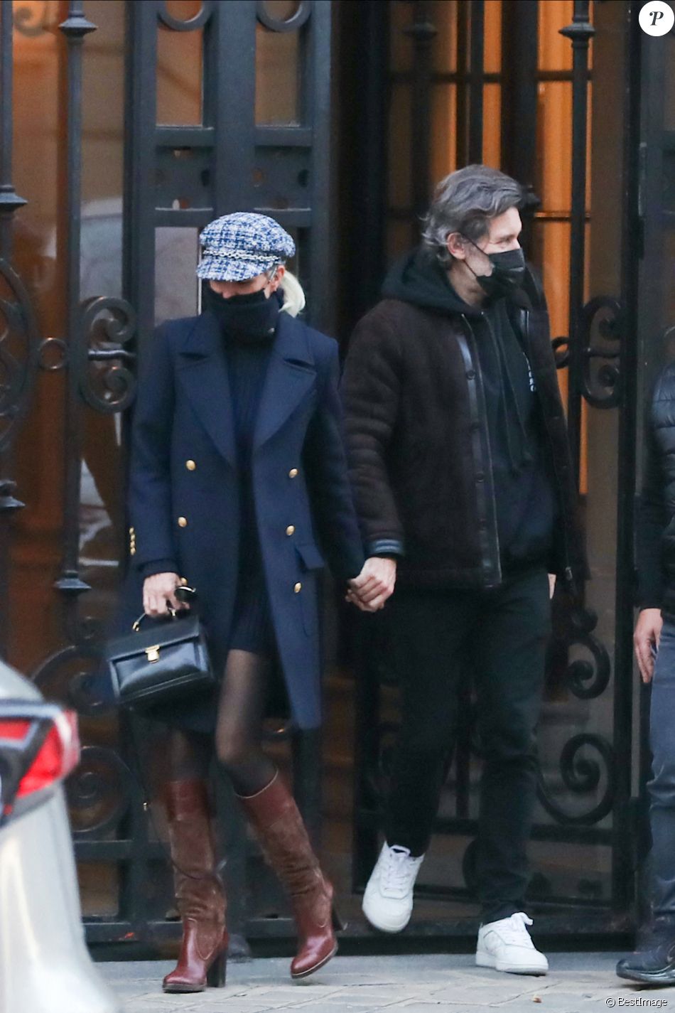 Exclusif - Laeticia Hallyday et son compagnon Jalil Lespert à Paris le 26 novembre 2020.
