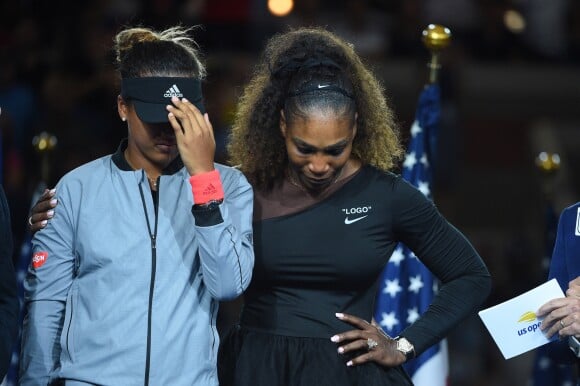 Serena Williams a apporté son soutien à Naomi Osaka, qui s'est retirée de Roland-Garros après avoir reçu une première amende pour s'être dispensée de conférence de presse.