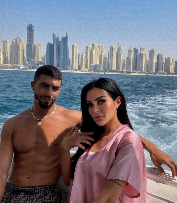 Fidji Ruiz installée à Dubaï avec son compagnon Anas - Instagram