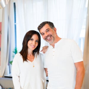 Exclusif - Fabienne Carat et Stéphane Plaza - Stéphane Plaza rend visite à Fabienne Carat et sa soeur Carole, dans leur appartement, à l'occasion du tournage de l'émission "Recherche appartement ou maison". Le 13 septembre 2020 © Tiziano Da Silva / Bestimage 