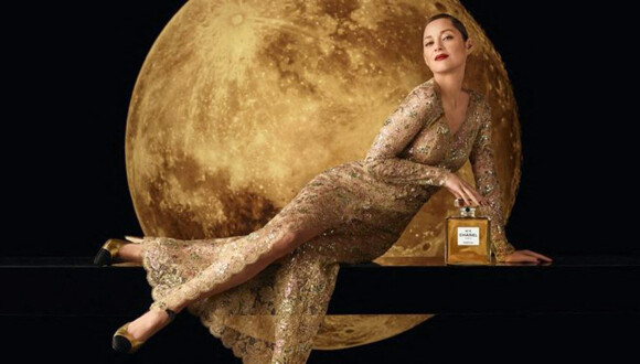 Marion Cotillard, dans la nouvelle campagne publicitaire pour le parfum Chanel N°5.