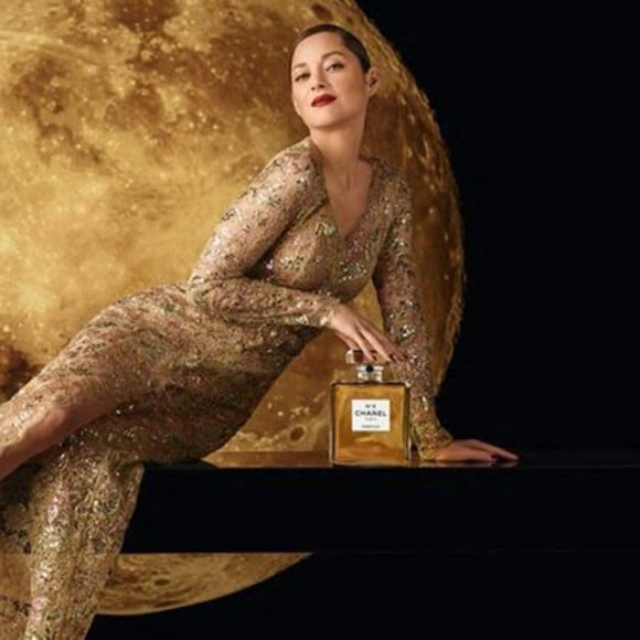 Marion Cotillard, dans la nouvelle campagne publicitaire pour le parfum Chanel N°5.