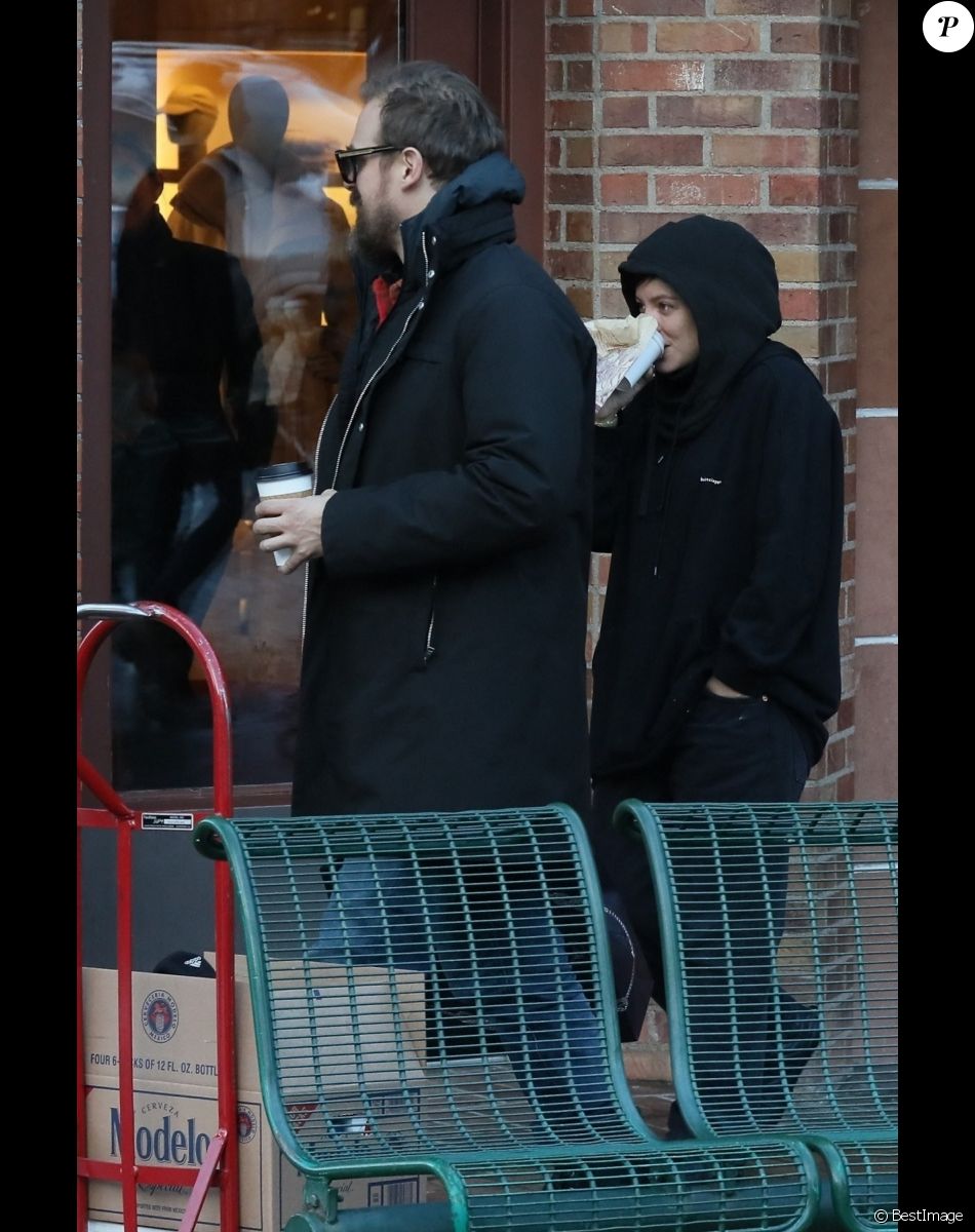 Exclusif - Lily Allen et son compagnon David Harbour font du shopping à Aspen, Colorado, États-Unis, le 4 janvier 2020.