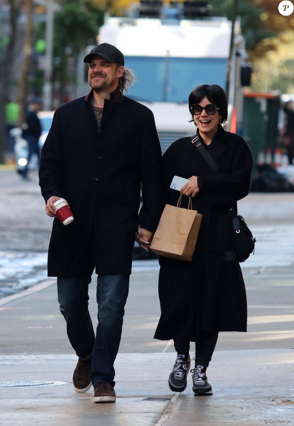 Lily Allen et son compagnon David Harbour se promènent dans les rues de New York le 1er novembre 2019