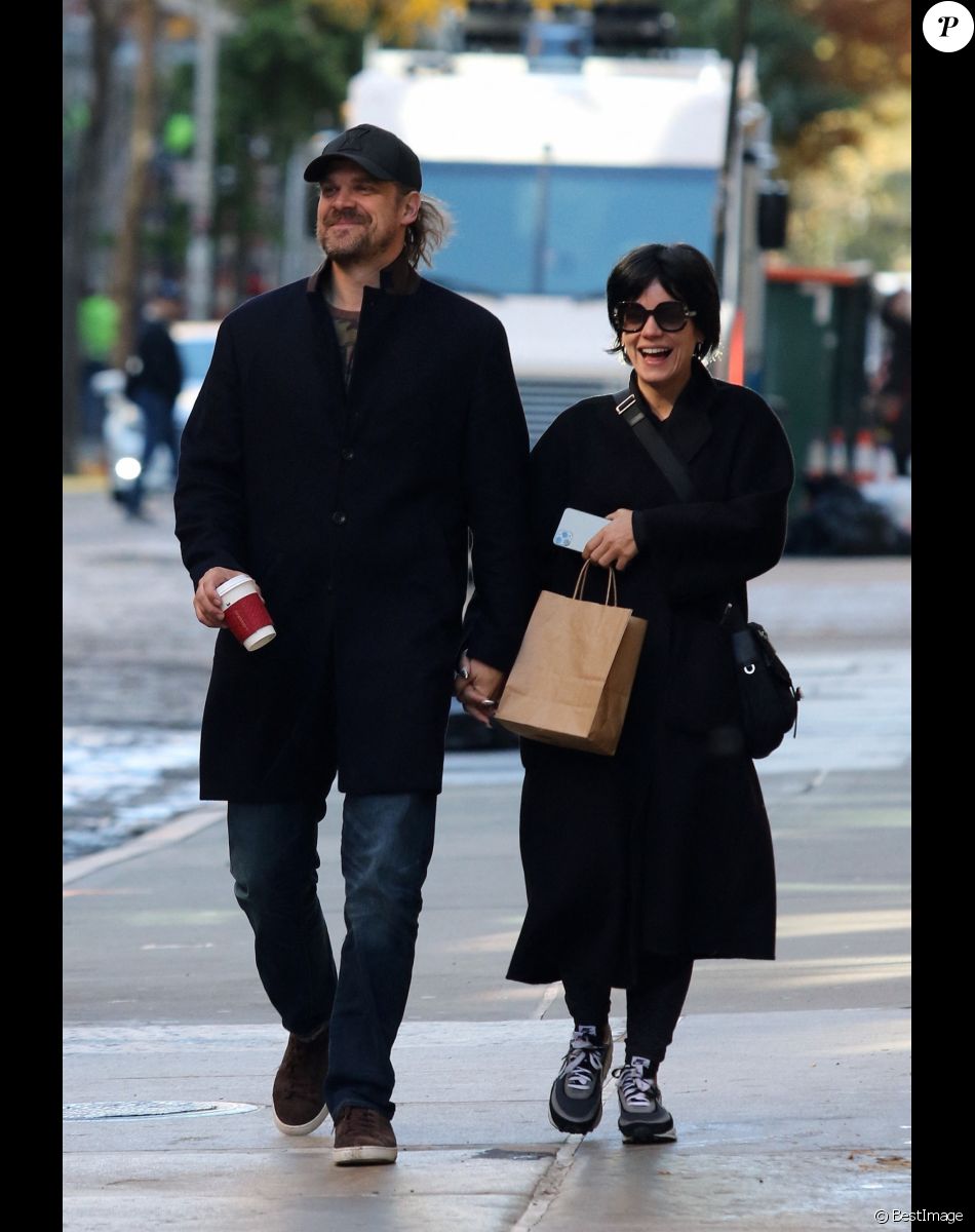 Lily Allen et son compagnon David Harbour se promènent dans les rues de New York le 1er novembre 2019