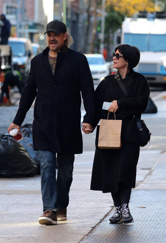 Lily Allen et son compagnon David Harbour se promènent dans les rues de New York le 1er novembre 2019