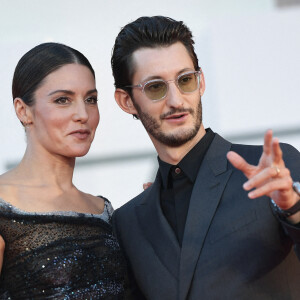 Pierre Niney et sa femme Natasha Andrews - Red carpet du film "The Human Voice" lors de la 77e édition du Festival international du film de Venise, la Mostra.