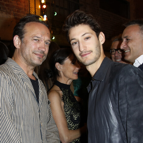 Vincent Perez et Pierre Niney - Photocall de la soirée Tod's x Alber Elbaz "Happy Moment" au Palais de Tokyo à Paris, le 2 juillet 2019. © Marc Ausset-Lacroix/Bestimage