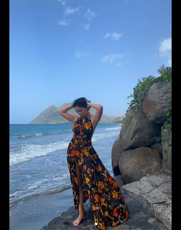 Agathe Auproux sublime en robe sur Instagram, le 16 mai 2021