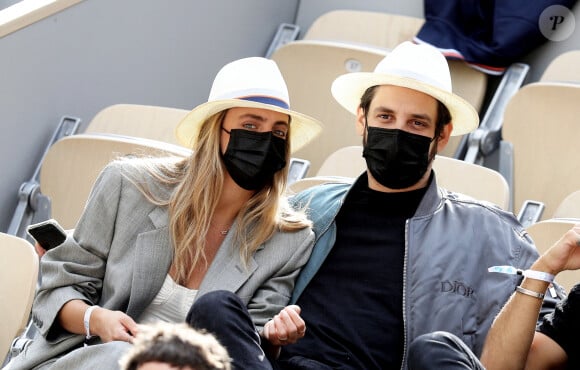 Carla Ginola et son compagnon Adrien Rosenpick dans les tribunes des Internationaux de France de tennis de Roland Garros. Paris, le 4 juin 2021. © Dominique Jacovides/Bestimage