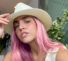 Carla Ginola, coiffée d'une perruque rose à Roland-Garros, à Paris, le 4 juin 2021.