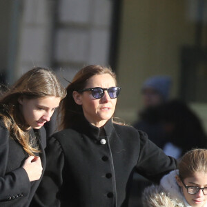 Clotilde Courau et ses filles Luisa et Vittoria - Arrivées des personnalités en l'église de La Madeleine pour les obsèques de Johnny Hallyday à Paris. Le 9 décembre 2017