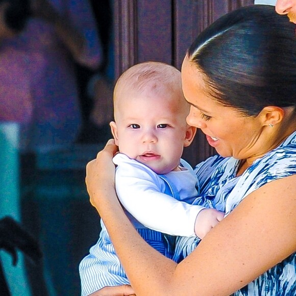 Le prince Harry et Meghan Markle présentent leur fils Archie à Desmond Tutu à Cape Town, Afrique du Sud le 25 septembre 2019.