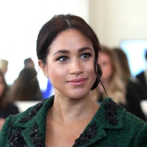 Meghan Markle la duchesse de Sussex enceinte et le prince Harry, duc de Sussex, assistent à une activité jeunesse le Jour du Commonwealth à la Maison du Canada le 11 mars 2019 à Londres