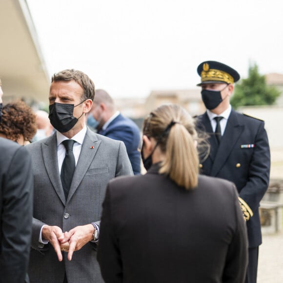 Le président de la République française, Emmanuel Macron visite le Lycée Hôtelier de Tain l'hermitage à la rencontre des élèves, en présence du Préfet de la Drôme, Hugues Moutouh. Le 8 juin 2021. © Romain Gaillard / Pool / Bestimage