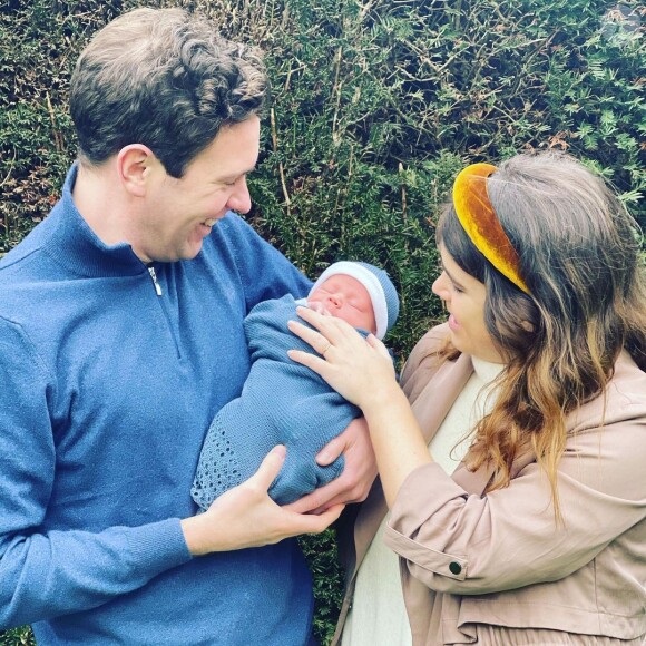 Eugenie d'York, son mari Jack Brooksbank et leur fils August sur Instagram, février 2021.