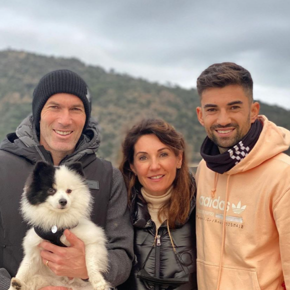 Enzo Zidane et ses parents, Zinédine et Véronique Zidane. Avril 2021.